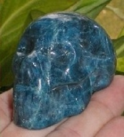 blauer Apatit Kristallschädel