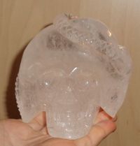 Bergkristallschädel mit Schlange 600 g