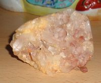 Kristallschädel mit Bergkristallspitzen 380 g