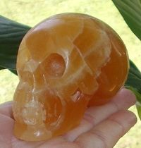 Orangencalcit Kristallschädel 260 g