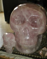 gigantischer Rosenquarz Kristallschädel 60 g