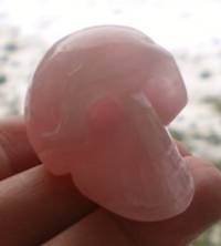 Kleiner Rosenquarz Kristallschädel ca. 35 g