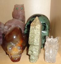 Kristallschädel grüner Turmalin 370 g Karneol Drache Bergkristall