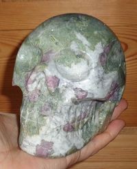 rosa grüner Rubellit Turmalin Kristallschädel 1,65 kg