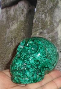 großer Malachit Kristallschädel 488 g