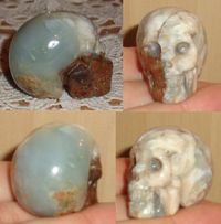 kleiner blauer Chalcedon Kristallschädel 40 g