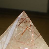 Roter Rutil Bergkristall Spitze groß energetisiert 5,7 kg