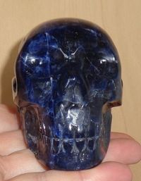 dunkelblauer Sodalith Kristallschädel Brasilien 260 g