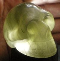 grüner Aragonit Kristallschädel 105 g