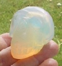 kleiner Opalith Kristallschädel 50 g